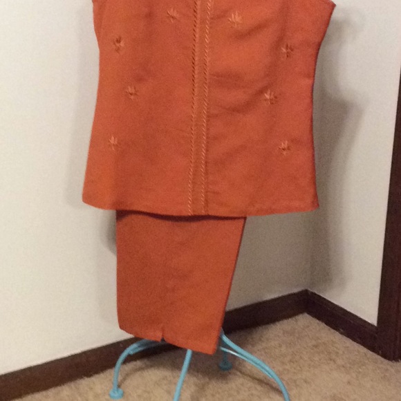 Rustic Capri Set - Picture 2 of 6